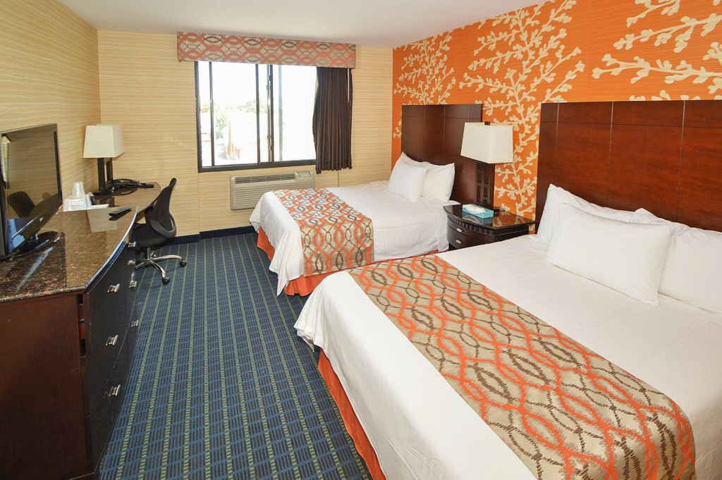 Corona Hotel